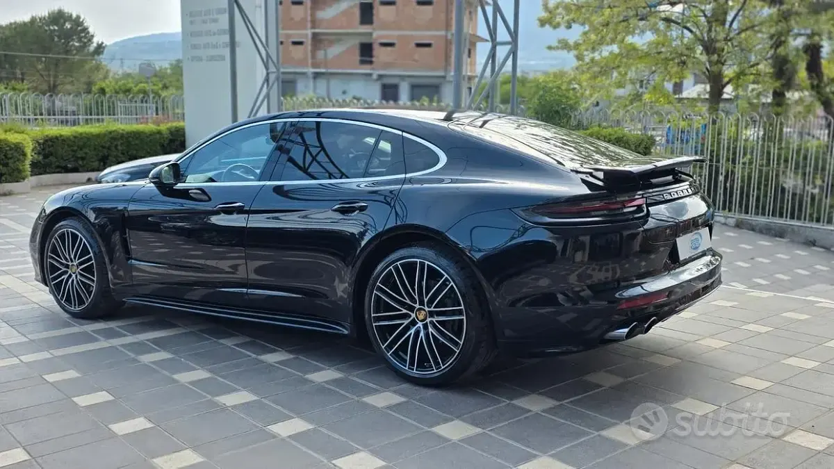 Usata Porsche Panamera 440 CV (323 kW) 2018 Nero Utilitaria