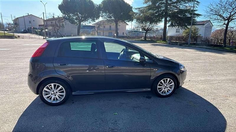 Usata Fiat Grande Punto Dynamic 90 CV (66 kW) 2008 Grigio Utilitaria
