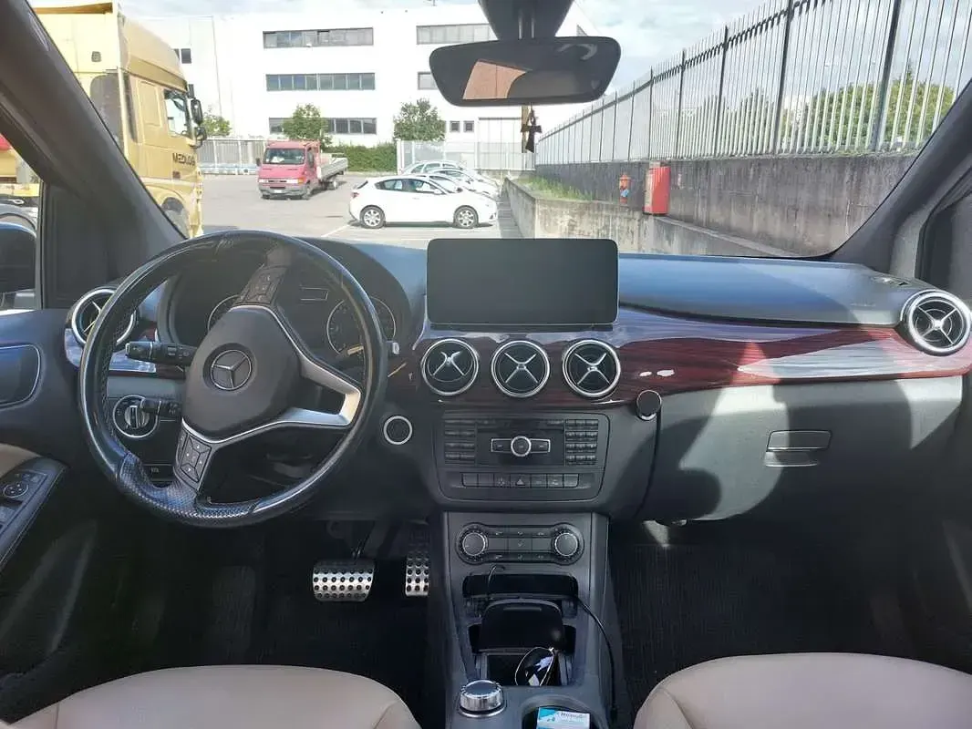Usata Mercedes B160 Executive 90 CV (66 kW) 2014 Utilitaria