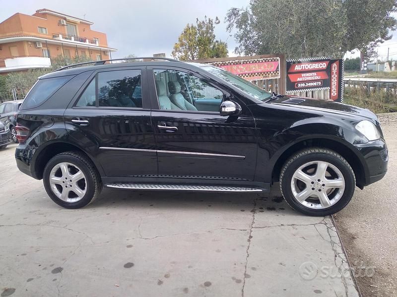Usata Mercedes ML350 Chrome 272 CV (200 kW) 2005 Nero SUV