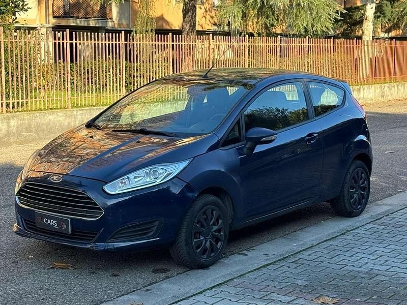 Blu/azzurro Usata 2015 Ford Fiesta Business Edition Tre volumi | 4950 € (Ottimo prezzo) - Immagine 1/4