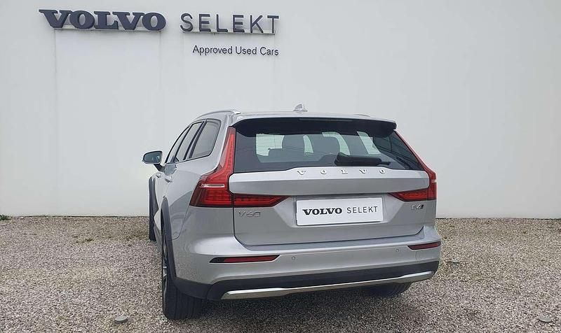 Usata Volvo V60 CC Plus 197 CV (144 kW) 2023 Argento Station wagon