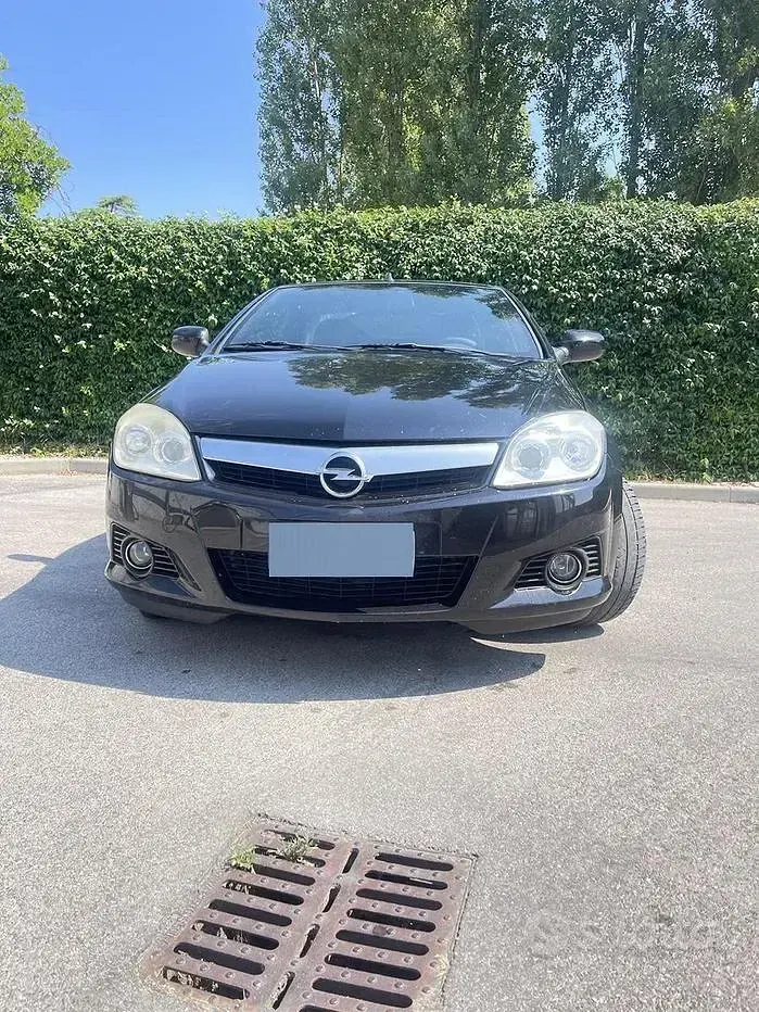 Usata Opel Tigra 90 CV (66 kW) 2005 Bluazzurro Cabrio