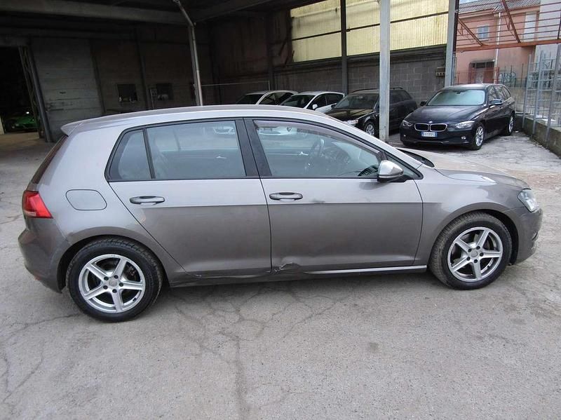 Usata VW Golf VII Highline 105 CV (77 kW) 2013 Grigio metallizzato Berlina