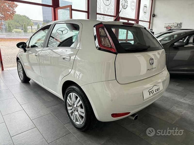 Usata Fiat Punto Lounge 75 CV (55 kW) 2014 Bianco Utilitaria