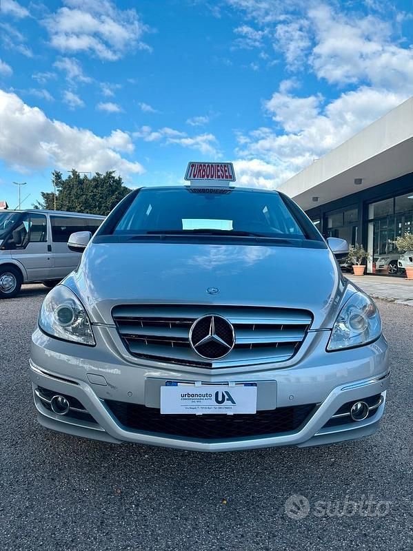 Usata Mercedes B200 140 CV (102 kW) 2009 Grigio Monovolume