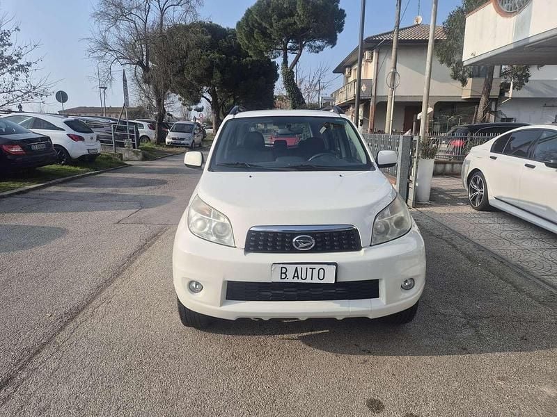 Usata Daihatsu Terios SHO 105 CV (77 kW) 2010 Bianco SUV