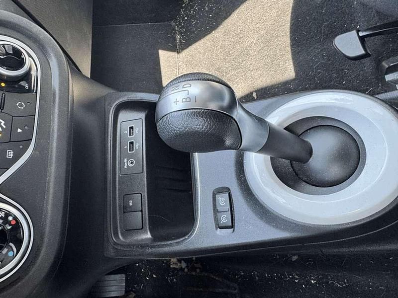 Usado Renault Twingo 30 kW (42 HP) 2022 Azul Citadino