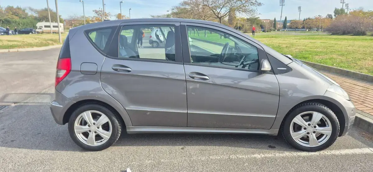 Usata Mercedes A180 Avantgarde 109 CV (80 kW) 2010 Grigio Monovolume