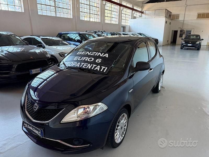 Usata Lancia Ypsilon Platinum 69 CV (50 kW) 2016 Blu Utilitaria