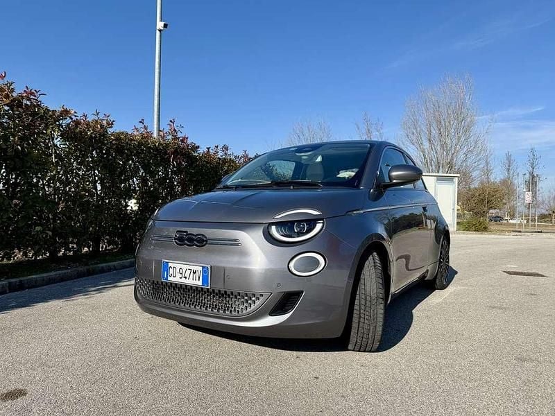 Grigio Usata 2020 Fiat 500e La Prima Cabrio | 15.500 € (Buon prezzo) - Immagine 1/4