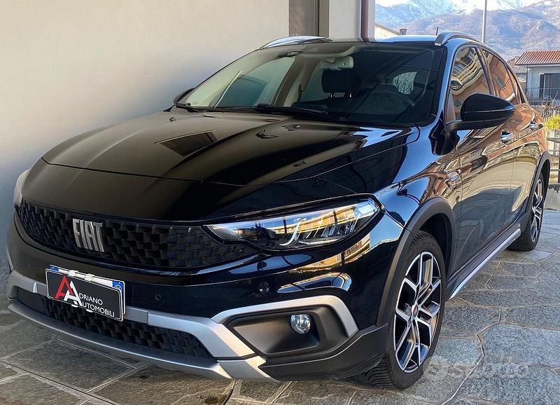 Usata Fiat Tipo Cross 101 CV (74 kW) 2021 Nero Berlina