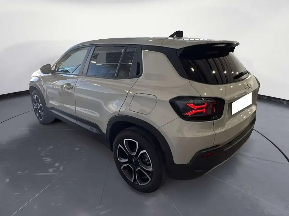 Usata Jeep Avenger Summit 100 CV (73 kW) 2025 Grigio SUV