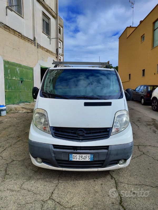 Usata Opel Vivaro 120 CV (88 kW) 2008 Bianco Monovolume