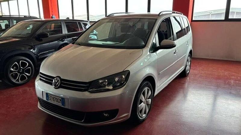 Begagnad VW Touran Comfortline 105 HK (77 kW) 2015 Grå Minibuss
