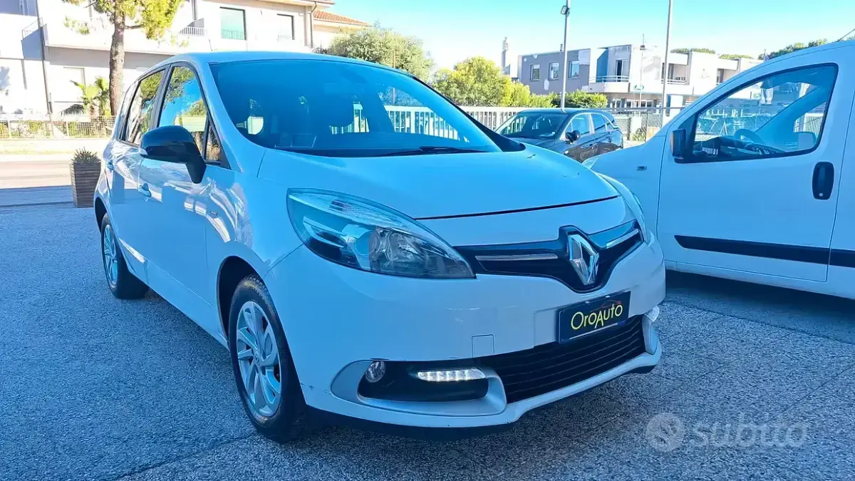 Usata Renault Scenic E-Tech XMOD 110 CV (80 kW) 2015 Bianco Monovolume