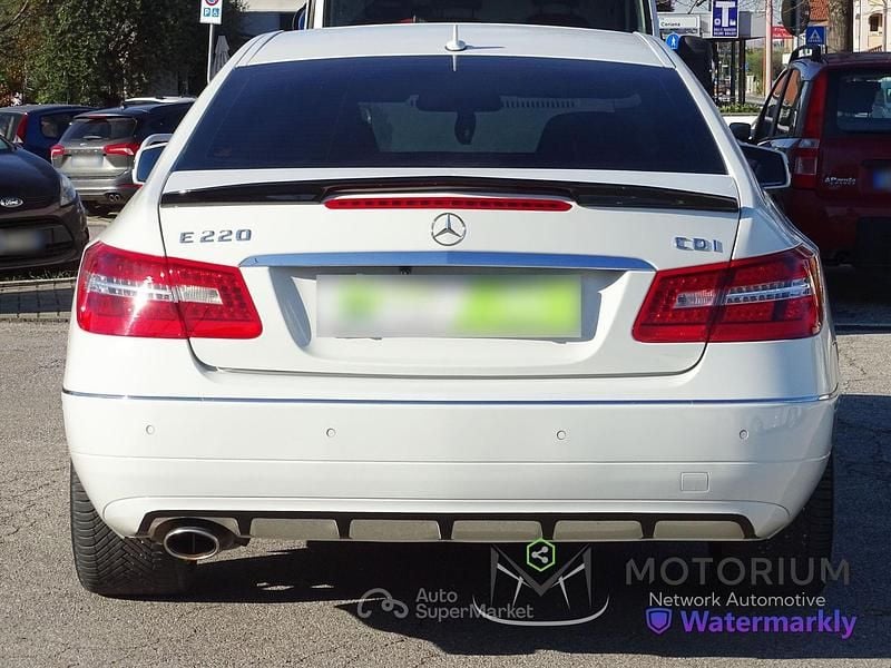 Usata Mercedes E200 Avantgarde 170 CV (125 kW) 2010 Bianco Coupé