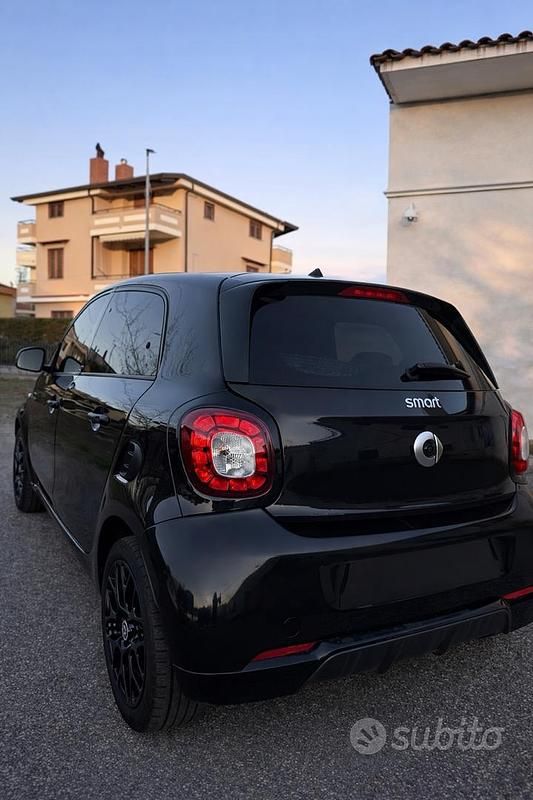 Usata Smart ForFour Superpassion 71 CV (52 kW) 2019 Nero Utilitaria