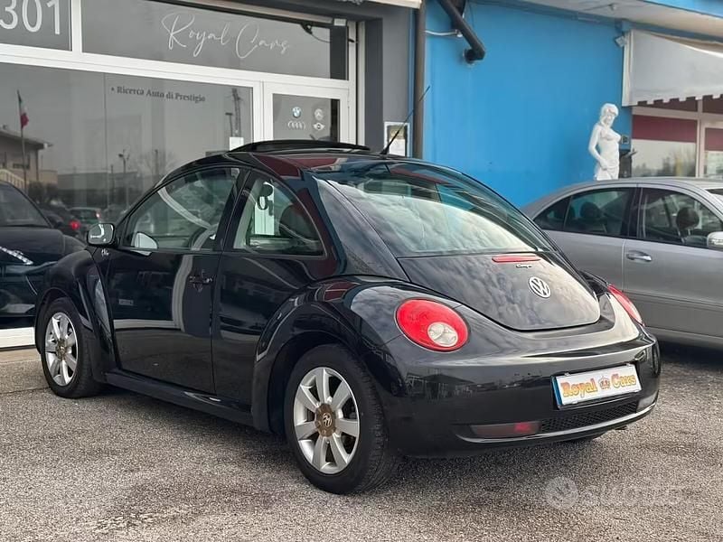 Usata VW New Beetle 105 CV (77 kW) 2006 Nero Utilitaria