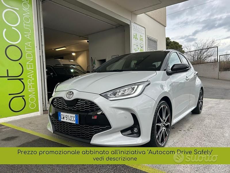 Usata Toyota Yaris Hybrid Sport 131 CV (96 kW) 2024 Grigio Berlina