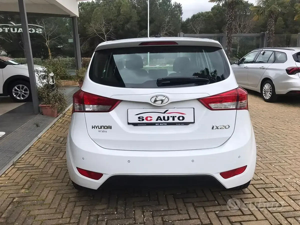 Usata Hyundai ix20 Xpossible 90 CV (66 kW) 2015 Bianco Utilitaria
