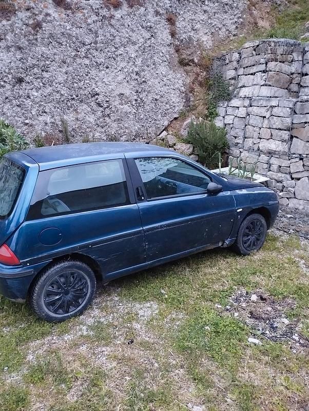 Usata Lancia Ypsilon 54 CV (39 kW) 2002 Blu Utilitaria