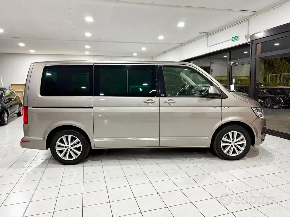 Usata VW Multivan Generation Six 204 CV (150 kW) 2017 Grigio Monovolume