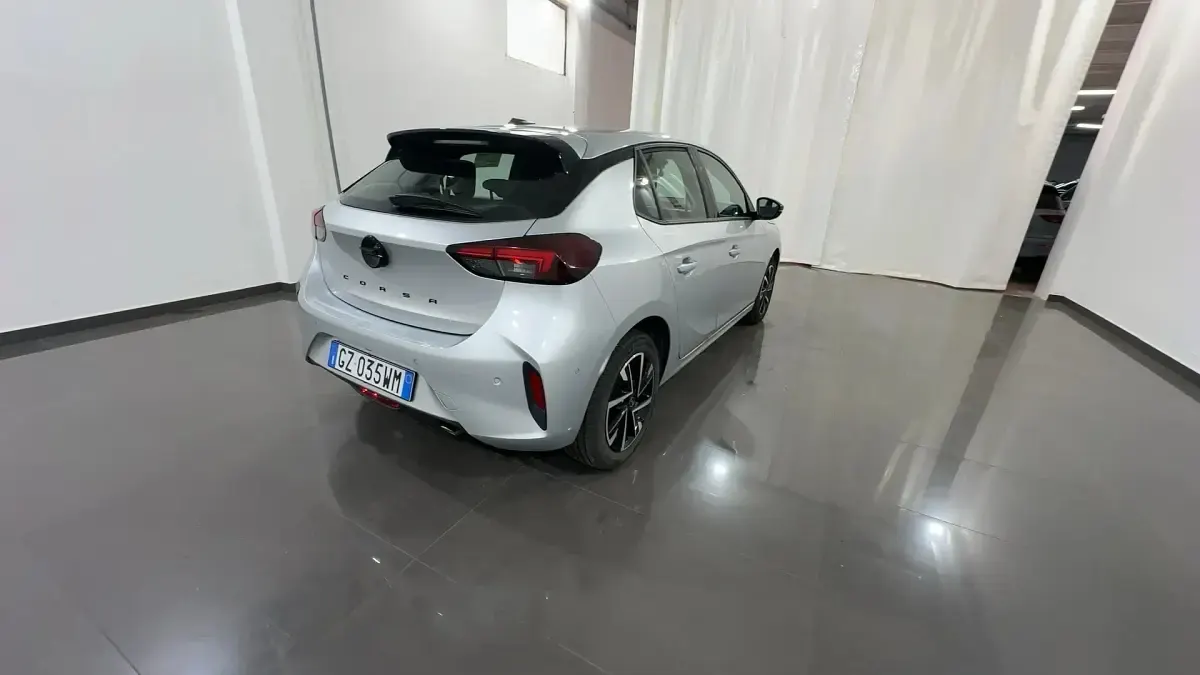 Usata Opel Corsa S 100 CV (73 kW) 2025 M0zrkristall silver Utilitaria