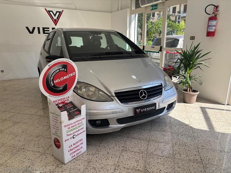 Usata Mercedes A180 Elegance 109 CV (80 kW) 2011 Argento Berlina