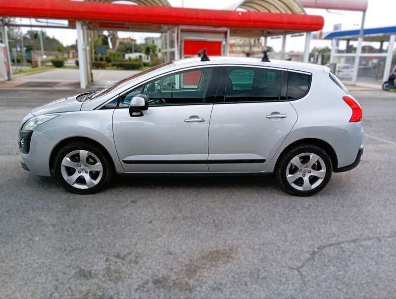 Argento Usata 2010 Peugeot 3008 Active Monovolume | 1580 € - Immagine 1/4