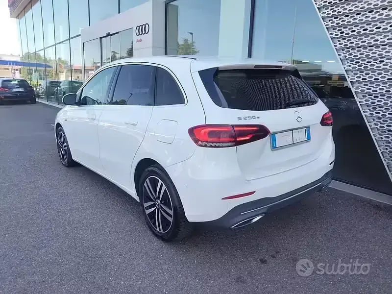 Usata Mercedes B250e 218 CV (160 kW) 2021 Bianco Monovolume