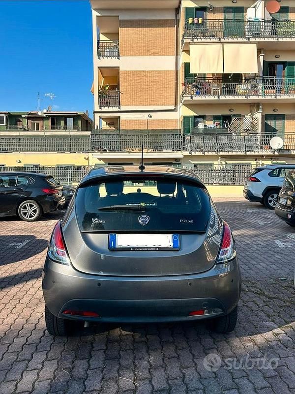 Usata Lancia Ypsilon 80 CV (58 kW) 2020 Grigio Utilitaria