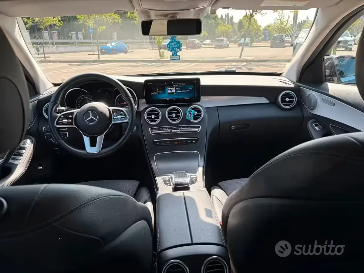 Usata Mercedes C180 156 CV (114 kW) 2019 Nero Station wagon
