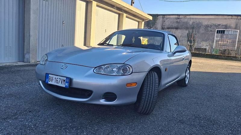 Usata Mazda MX5 110 CV (80 kW) 2001 Grigio Cabrio