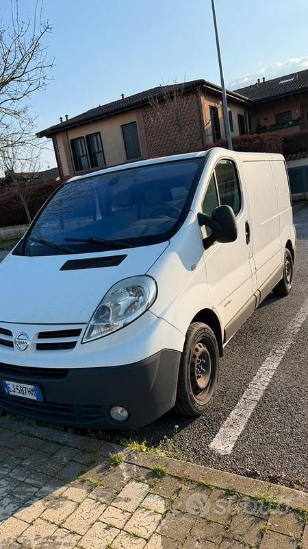 Usata Nissan Primastar 115 CV (84 kW) 2011 Bianco Monovolume