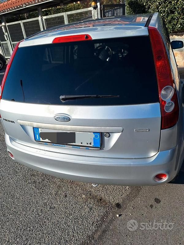 Usata Ford Fiesta 2006 Grigio Berlina