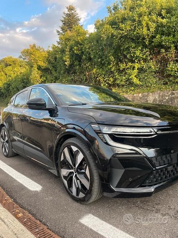 Nero Usata 2023 Renault Megane E-Tech Techno SUV | 22.900 € - Immagine 1/4