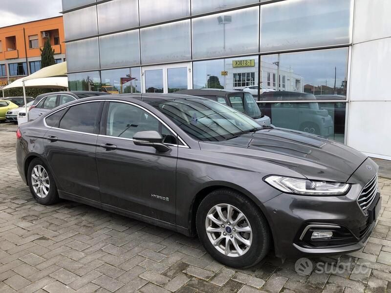 Grigio Usata 2019 Ford Mondeo Business Edition Tre volumi | 15.900 € (Buon prezzo) - Immagine 1/4