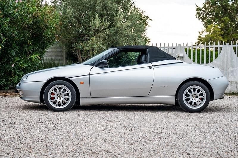 Usado Alfa Romeo Spider 144 CV (105 kW) 1999 Gris Descapotable