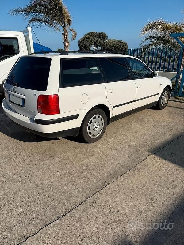 Usata VW Passat 125 CV (91 kW) 2004 Bianco Station wagon