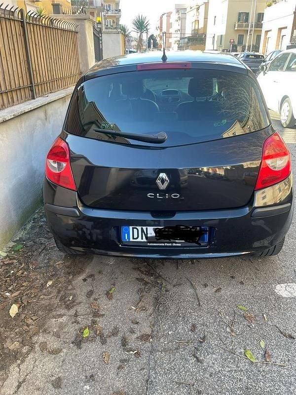 Usata Renault Clio III 75 CV (55 kW) 2008 Nero Utilitaria