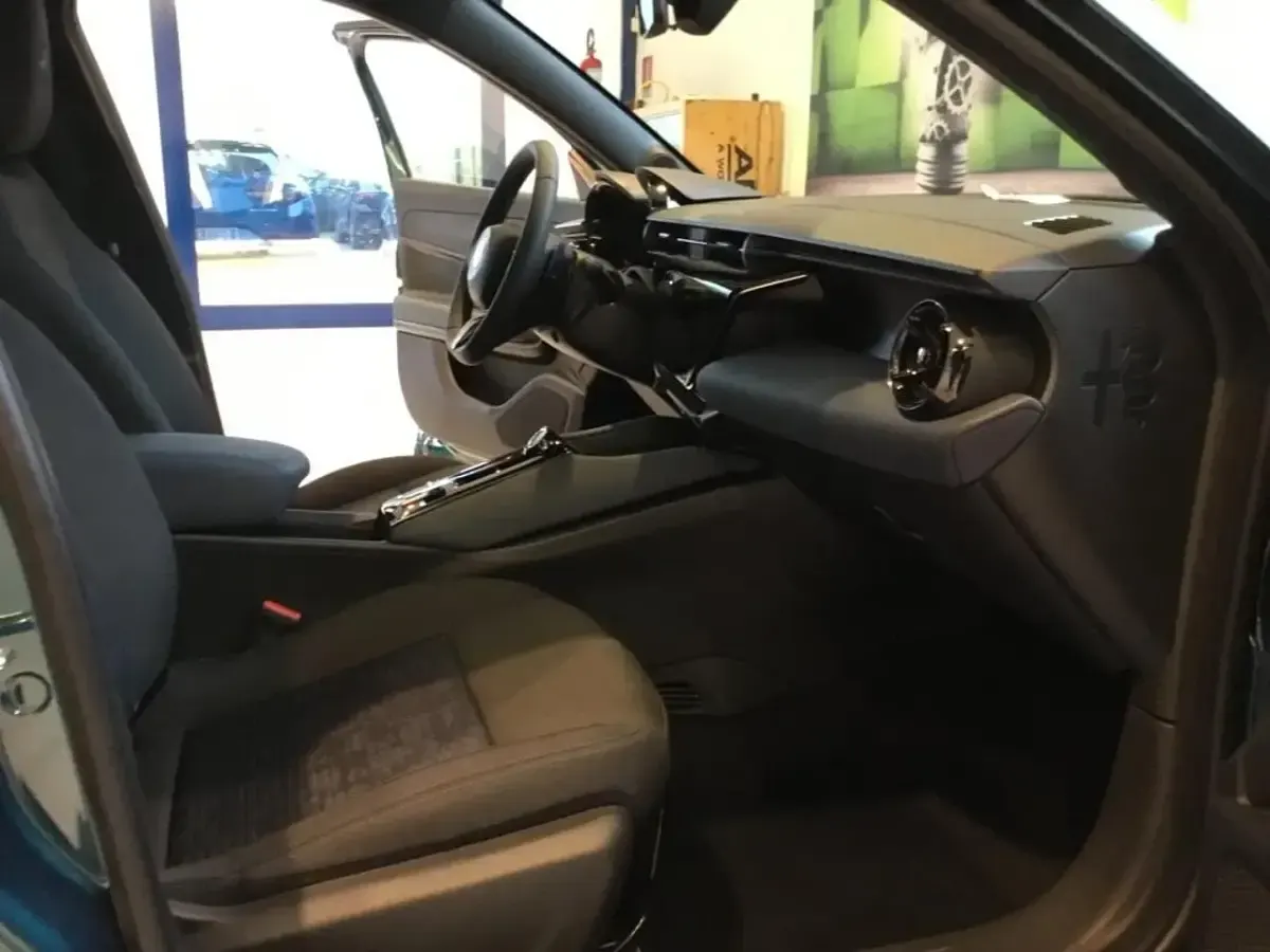 Usata Alfa Romeo Junior 114 kW (156 CV) 2025 Blu/azzurro SUV