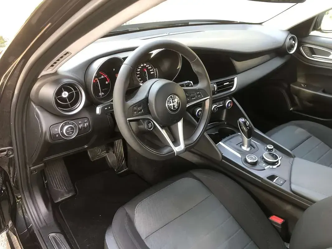 Usata Alfa Romeo Giulia Business 150 CV (110 kW) 2016 Nero Berlina