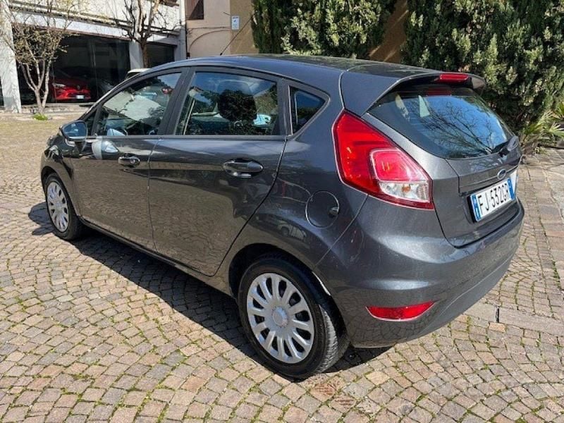 Usata Ford Fiesta 75 CV (55 kW) 2017 Grigio Berlina