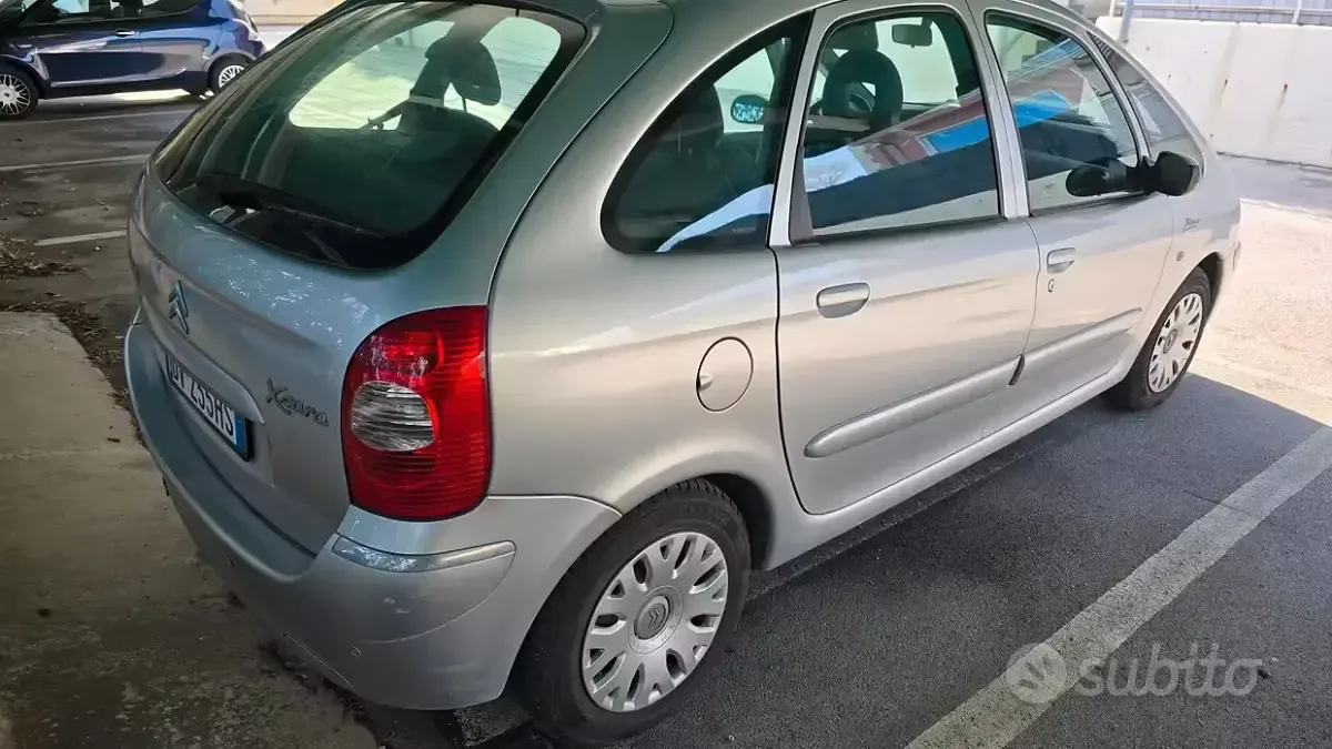 Usata Citroën Xsara Picasso 109 CV (80 kW) 2009 Grigio Monovolume