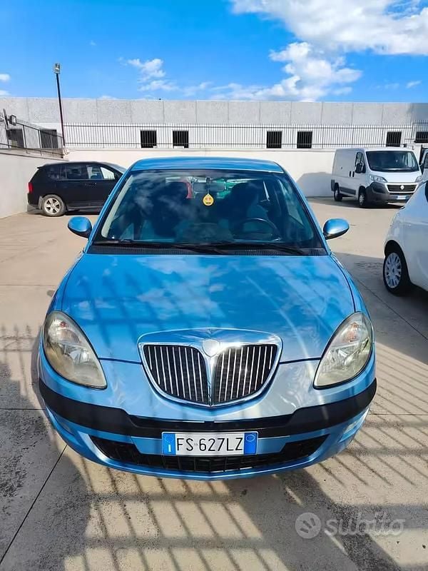 Usata Lancia Ypsilon 70 CV (51 kW) 2003 Blu Utilitaria