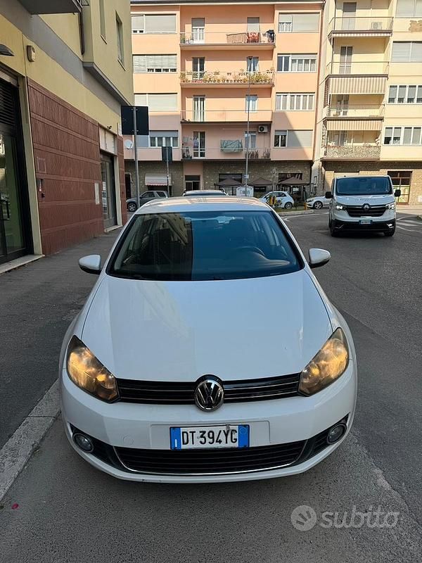 Usata VW Golf VI 110 CV (80 kW) 2010 Bianco Utilitaria