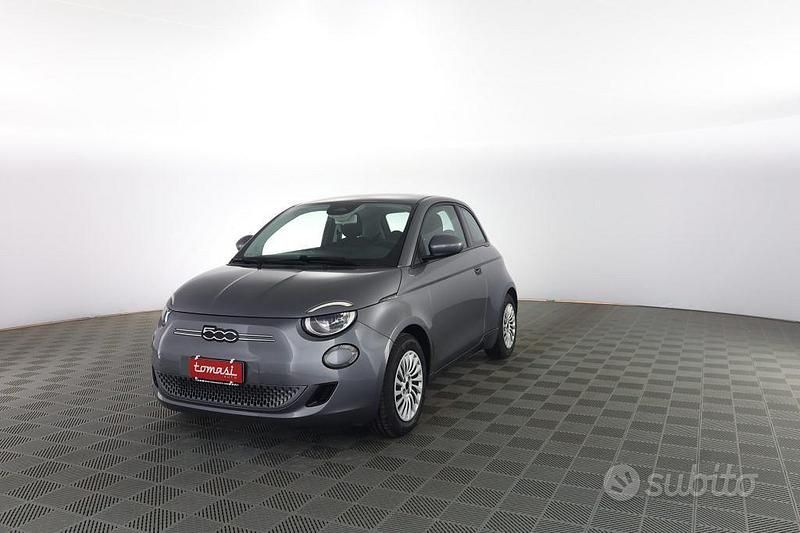 Usata Fiat 500e 86 kW (118 CV) 2023 Mineral grey Berlina