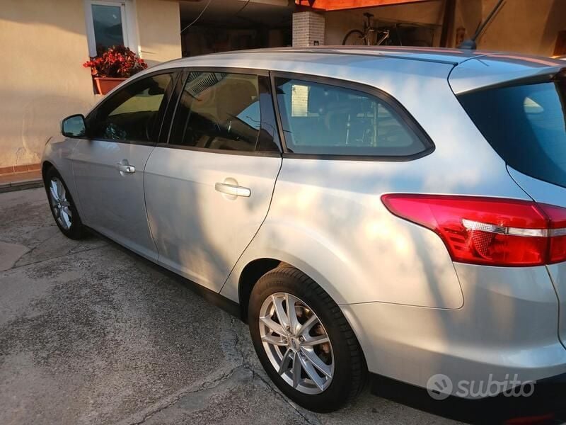 Usata Ford Focus 105 CV (77 kW) 2017 Grigio Station wagon
