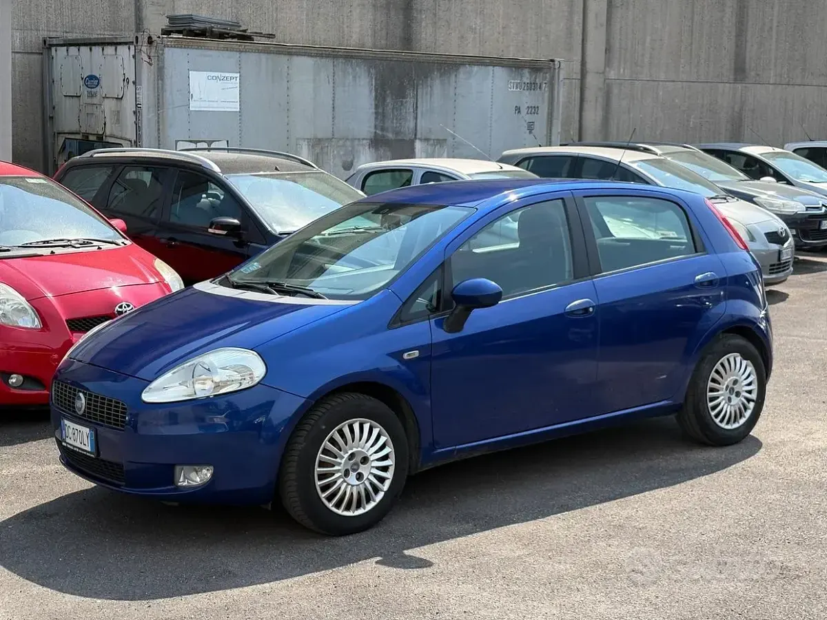 Usata Fiat Grande Punto Dynamic 65 CV (47 kW) 2007 Bluazzurro Utilitaria
